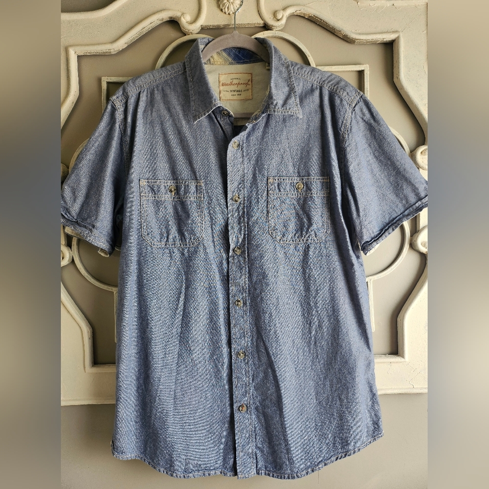 Guc Mens medium weatherproof vintage denim button up.